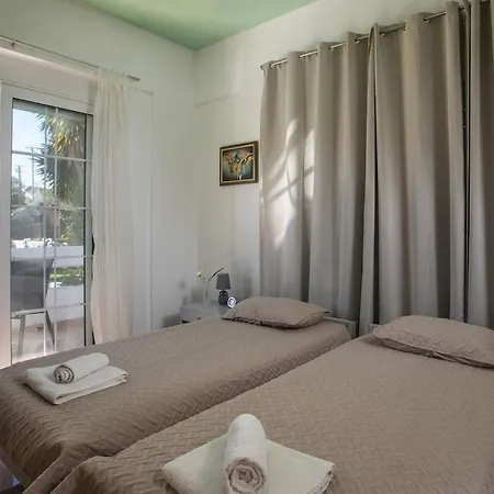 Malibu Villa *